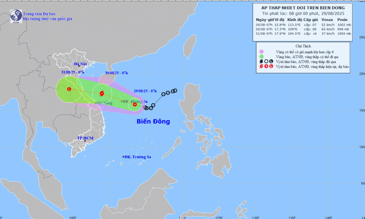 Áp thấp nhiệt đới tiến sát bờ, Thanh Hóa - Đà Nẵng có đợt mưa lớn
