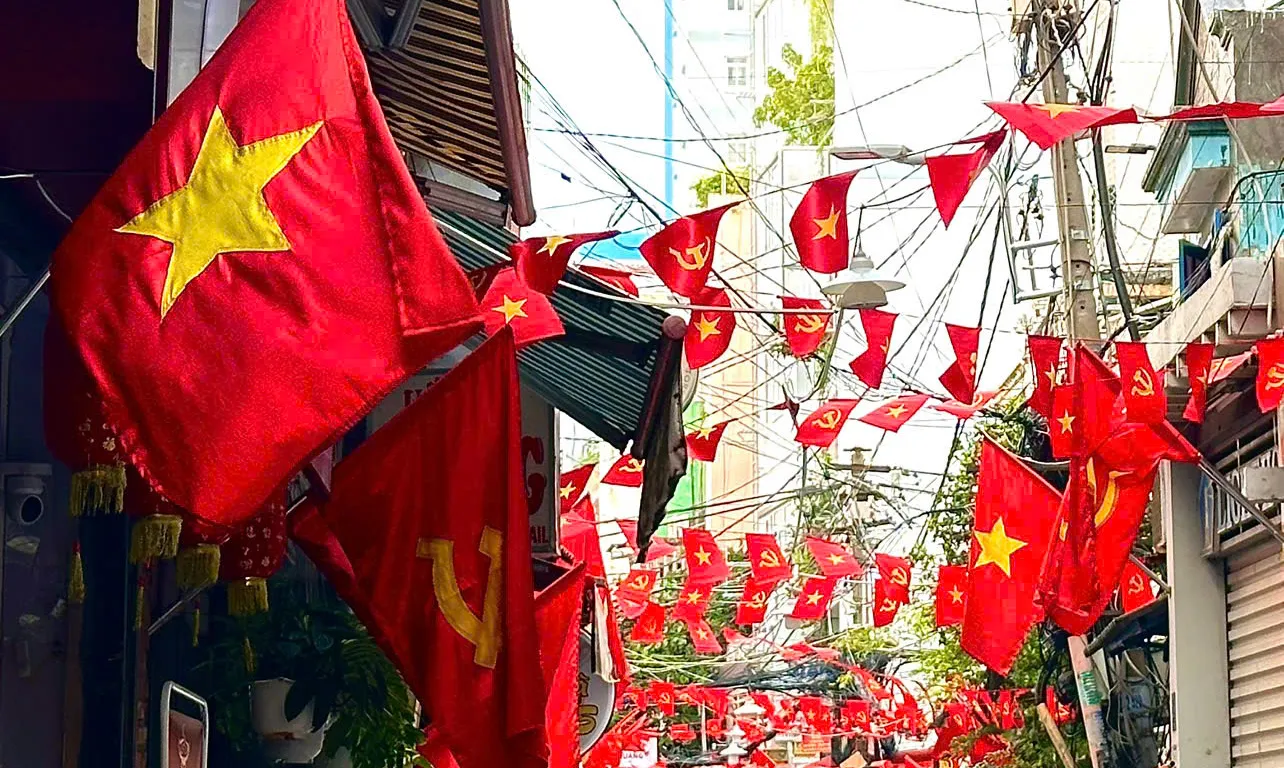 Rực rỡ cờ hoa chào mừng Quốc khánh 2/9 tại TPHCM 