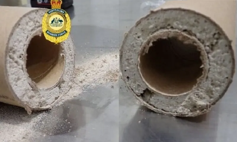 Ma túy đá được phát hiện giấu trong cuộn bìa - Ảnh AFP