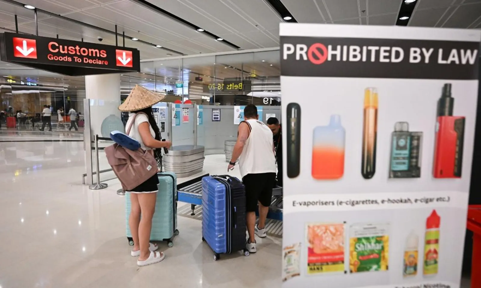 Hút thuốc lá điện tử tại Singapore, du khách có thể bị trục xuất và cấm nhập cảnh trở lại