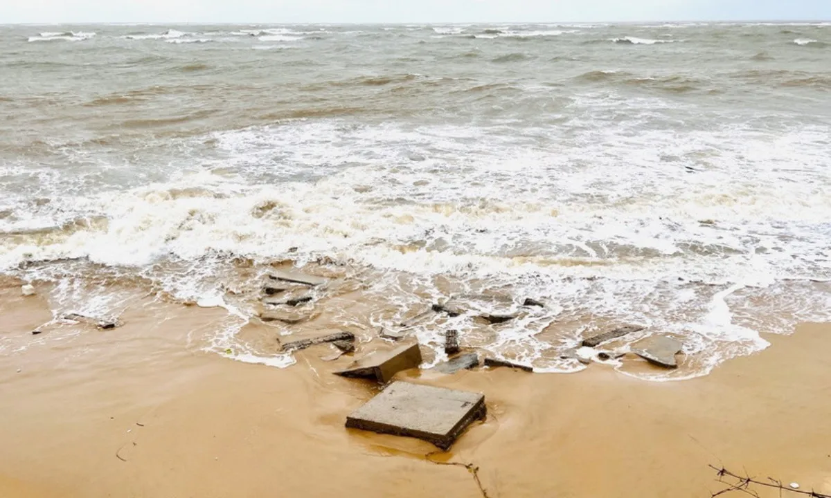 Bão số 6 suy yếu thành áp thấp nhiệt đới, hoàn lưu còn rất mạnh