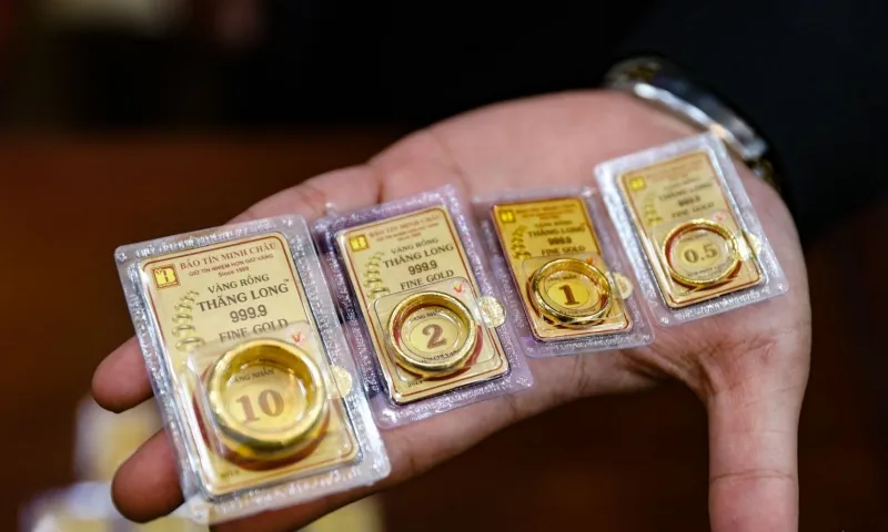 Giá vàng tăng vọt, SJC lập đỉnh mới