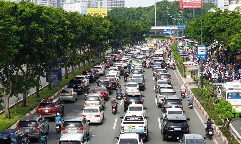 CSGT TPHCM khuyến cáo lộ trình tránh ùn tắc dịp 2/9