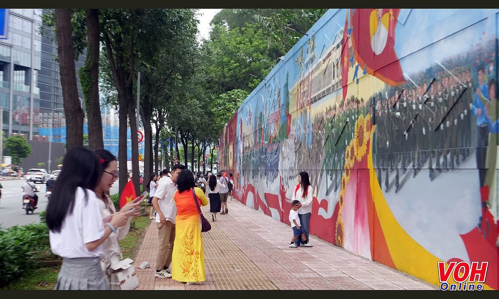 Check-in bích hoạ đường Nguyễn Hữu Cảnh trước thềm đại lễ 2/9