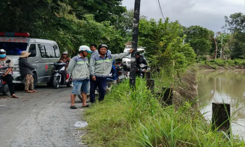 Tìm kiếm nam thanh niên mất tích sau vụ cô gái tử vong dưới kênh