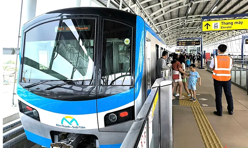 Miễn phí cho hành khách đi metro, xe buýt Phương Trang dịp lễ 2/9