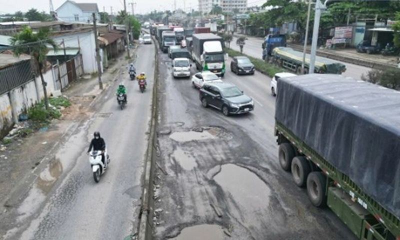 Sau bão số 5, Quốc lộ 51 quá tải lại tiếp tục hư hỏng nặng