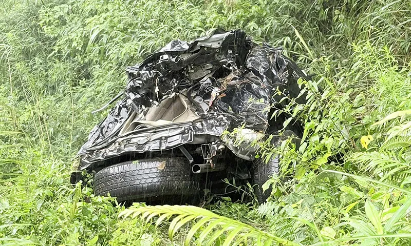 Xe ô tô lao xuống vực sâu nhiều ngày nay mới phát hiện