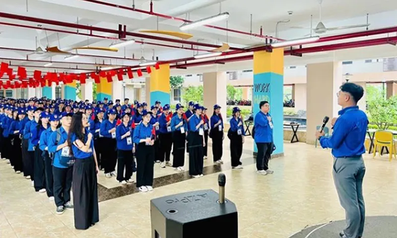 Hàng loạt trường đại học tặng mỗi sinh viên 100.000 đồng dịp Quốc khánh 2 9