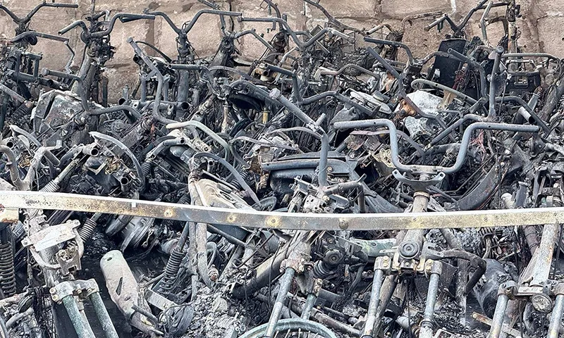 Làm rõ vụ cháy thiêu rụi hàng trăm xe máy ở chân cầu Vĩnh Tuy