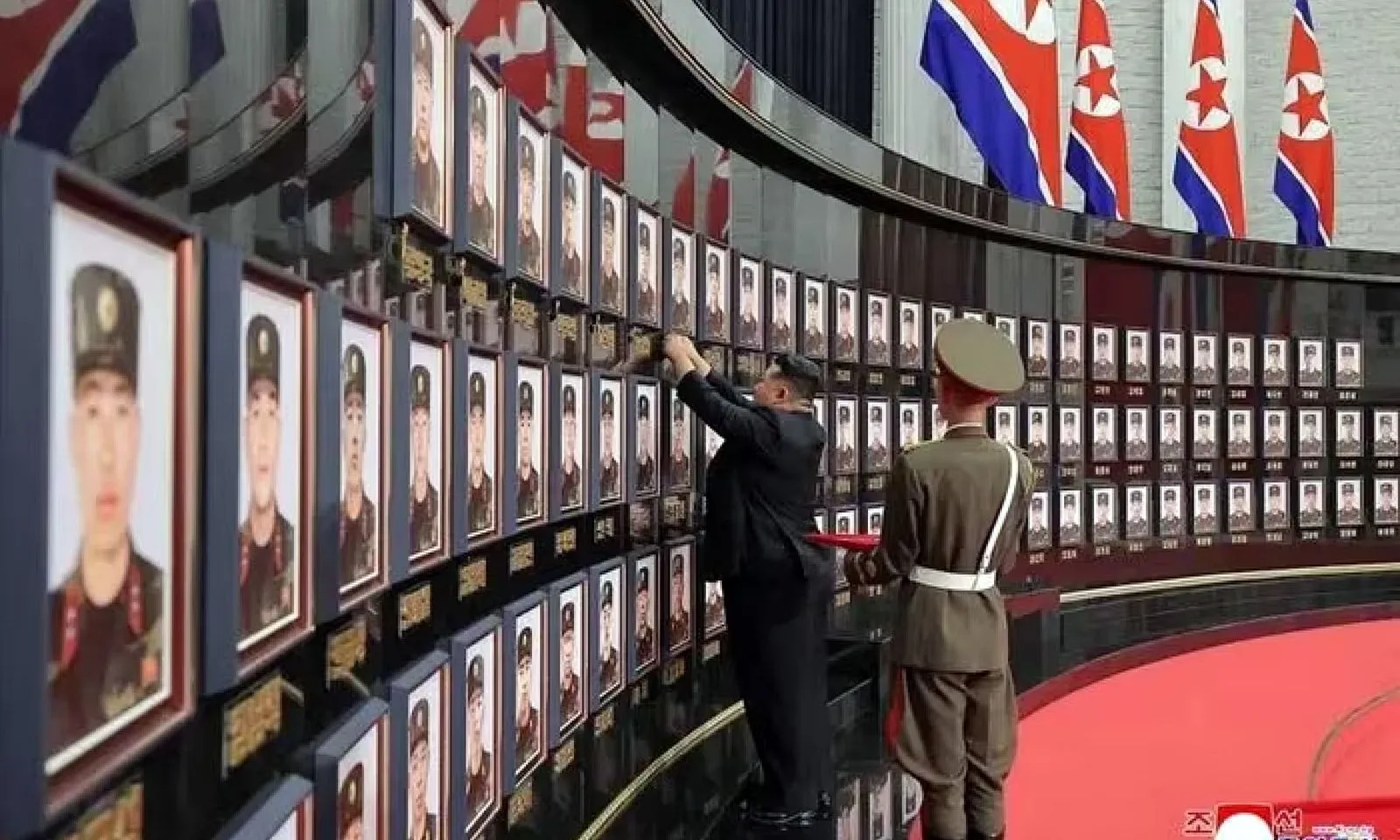 Ông Kim Jong-un gặp thân nhân binh sĩ Triều Tiên thiệt mạng ở nước ngoài