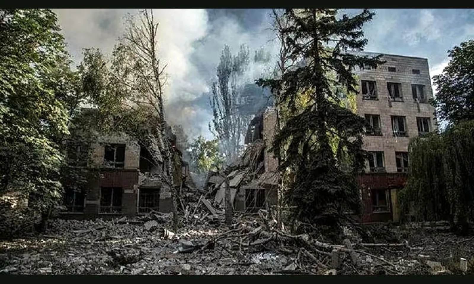 Nga tuyên bố kiểm soát gần toàn bộ Lugansk