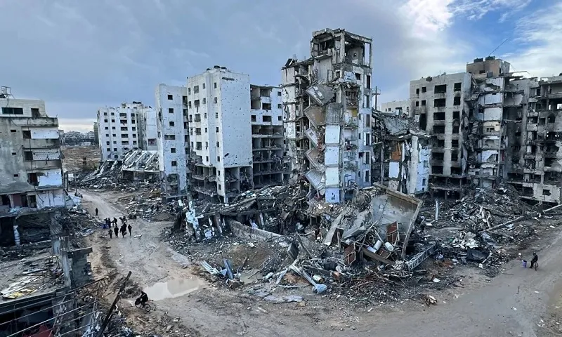 Những tòa nhà đổ nát tại Gaza - Ảnh Getty