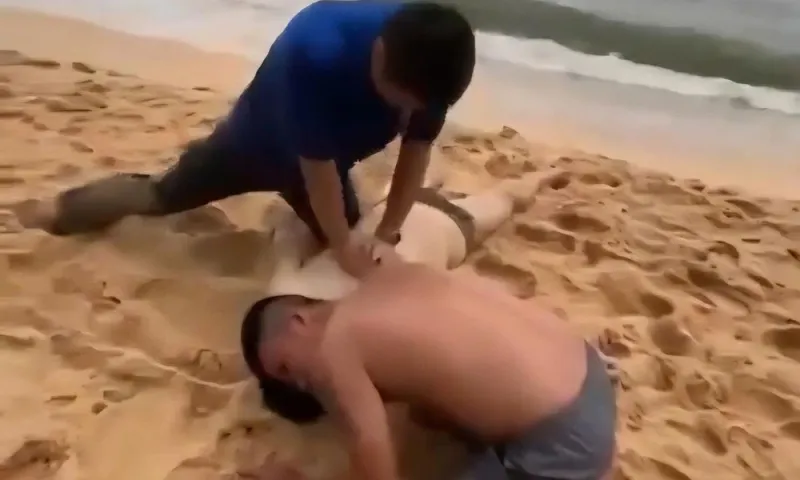 5 du khách bị sóng cuốn ở Phú Quốc, 1 người nguy kịch