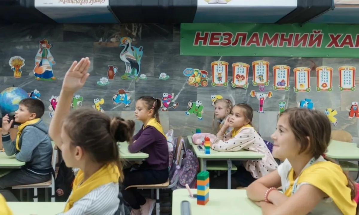 Ukraine mở trường học dưới lòng đất: Trẻ em tựu trường giữa chiến tranh