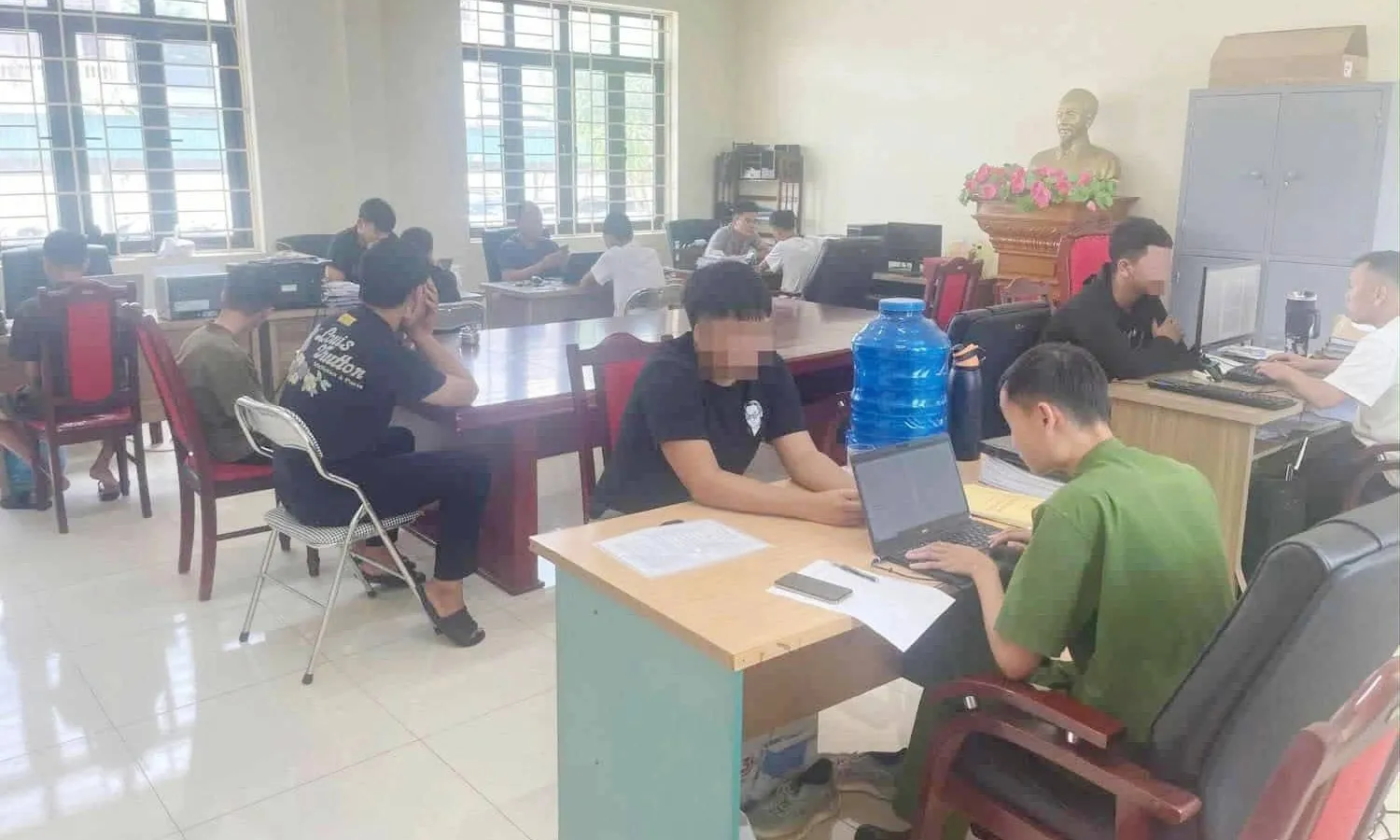 Quảng Ninh: Triệu tập nhóm thiếu niên đánh bạn học bất tỉnh, tung clip lên mạng
