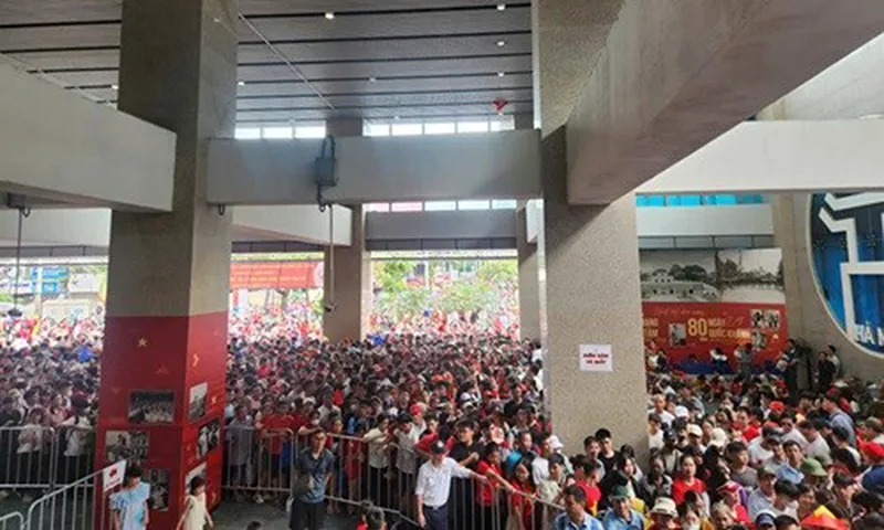 Đường sắt đô thị đạt kỷ lục vận chuyển hơn 239.000 khách trong 22 giờ