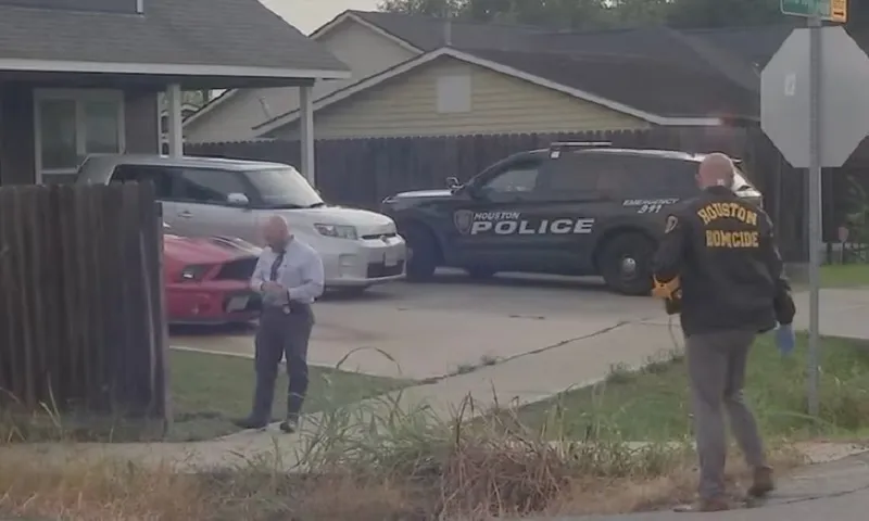 Mỹ: Bé trai bị bắn chết vì trò bấm chuông cửa  