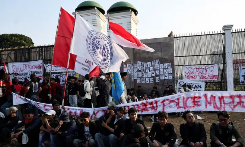 Biểu tình Indonesia: Cảnh sát bắn hơi cay gần trường đại học