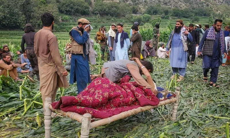 Người dân Kunar (Afghanistan) mất nhà cửa vì trận động đất - Ảnh Reuters