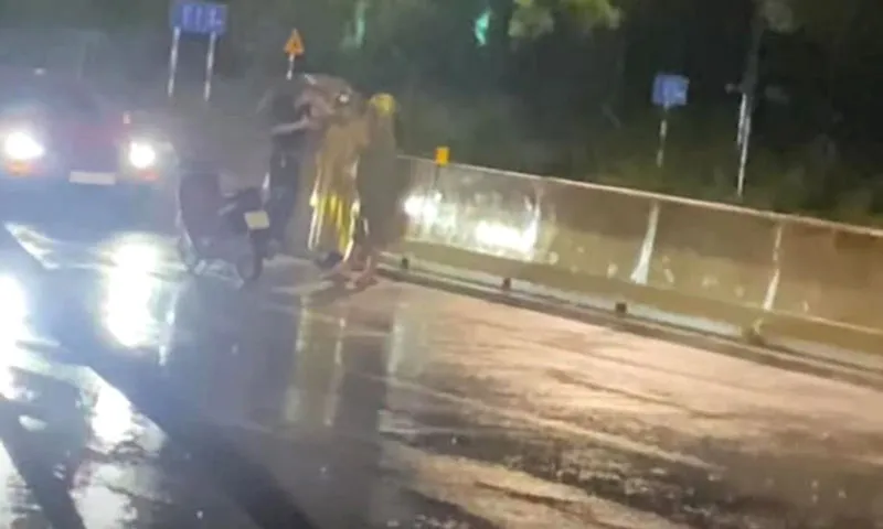 TPHCM: Phát hiện thi thể không còn nguyên vẹn trên đường