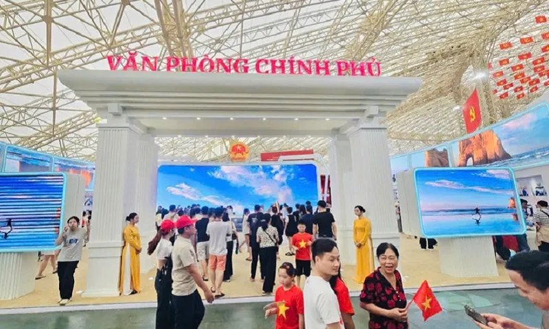 Không gian Triển lãm “Văn phòng Chính phủ - 80 năm đồng hành cùng dân tộc” - Ảnh VGP