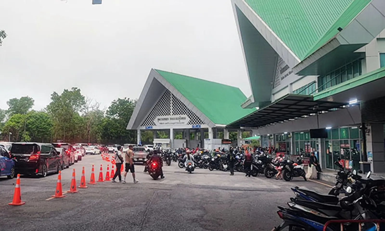 Malaysia bắt giữ 23 công dân sử dụng ma túy khi đi du lịch Thái Lan