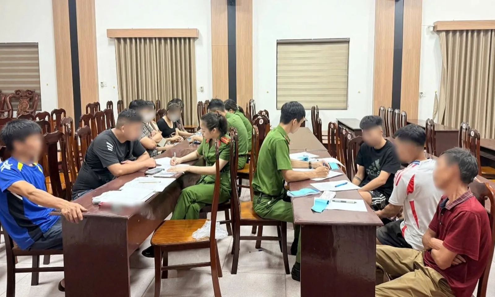 Xử lý nghiêm các điểm trông giữ xe xem pháo hoa thu phí từ 20.000 - 50.000 đồng/xe