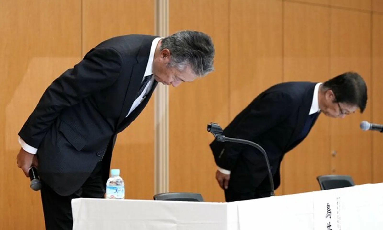 Doanh nhân nổi tiếng Nhật Bản từ chức vì mua thực phẩm bổ sung bất hợp pháp