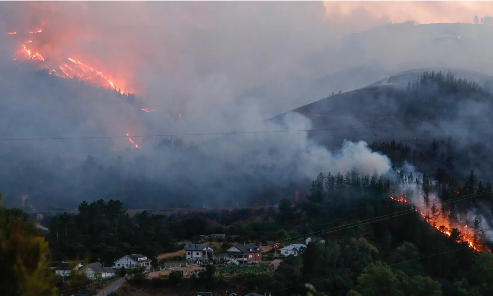 Hiện tượng thời tiết khắc nghiệt gây cháy rừng ở Tây Ban Nha và Bồ Đào Nha sẽ xuất hiện dày đặc hơn
