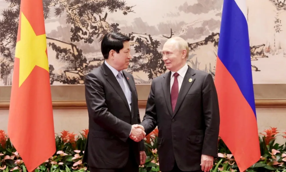 Chủ tịch nước Lương Cường gặp Tổng thống Nga Putin