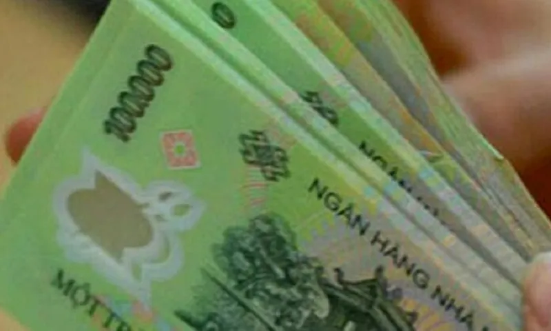  Tài xế thay lốp trên cao tốc bị phạt 13 triệu đồng 