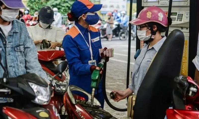 Giá xăng có thể tăng lần thứ ba liên tiếp