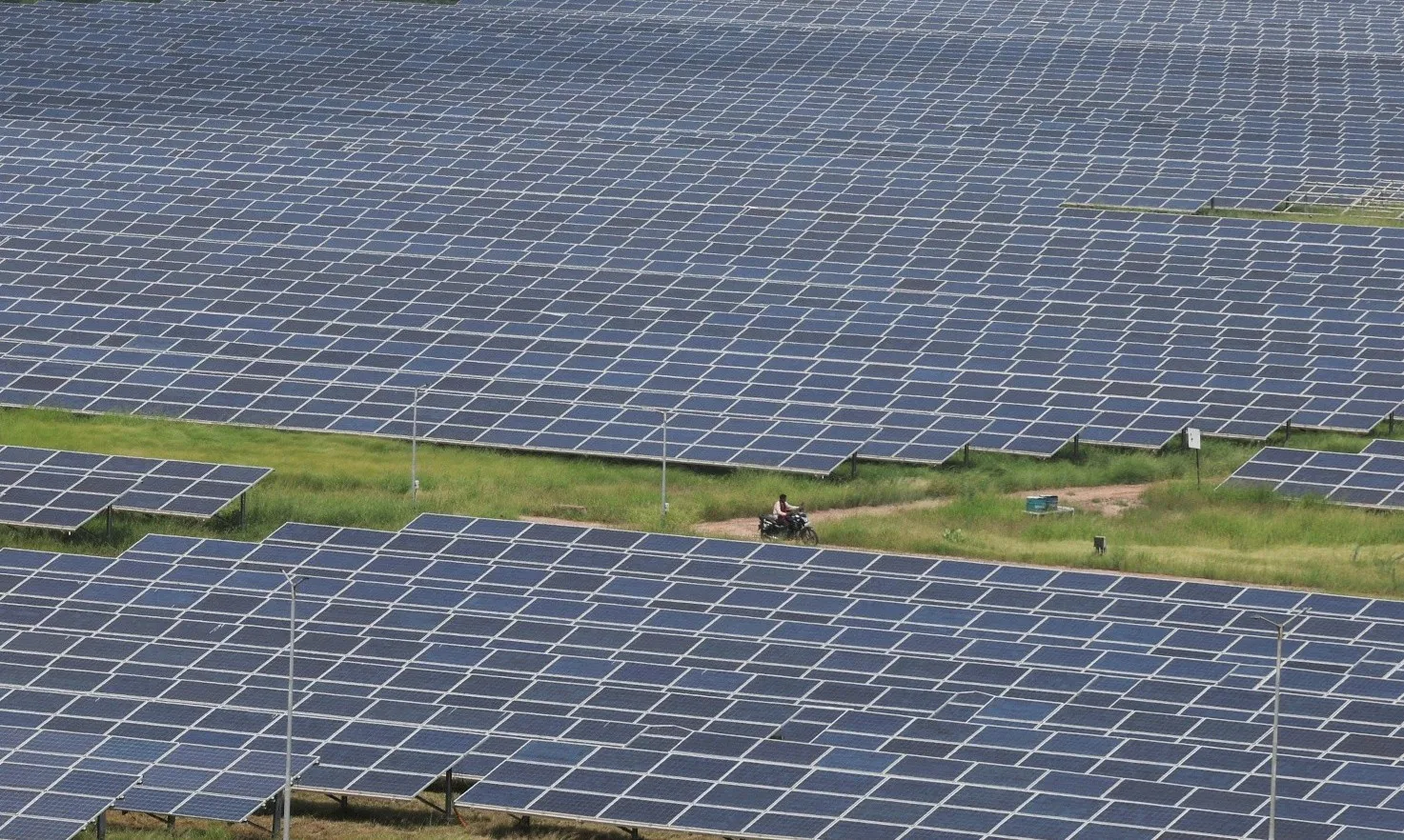 Ấn Độ giảm thuế thiết bị năng lượng tái tạo, dự báo giá điện hạ nhiệt