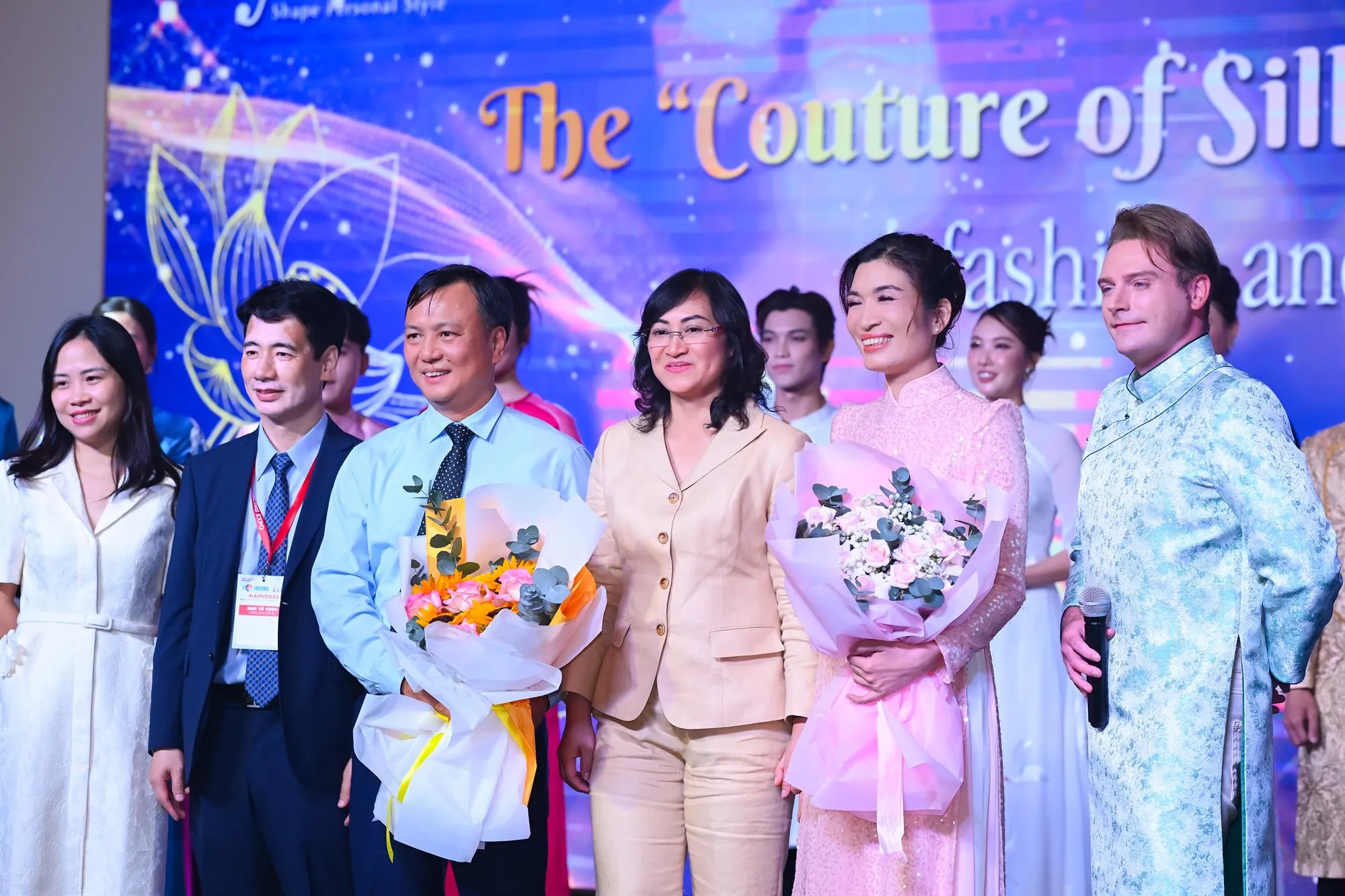 1. Các đại biểu than dự sự kiện