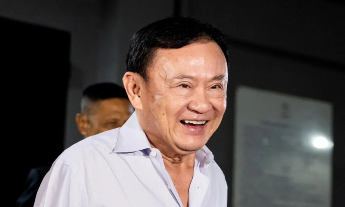 Máy bay riêng đổi hướng, ông Thaksin bay thẳng sang Dubai