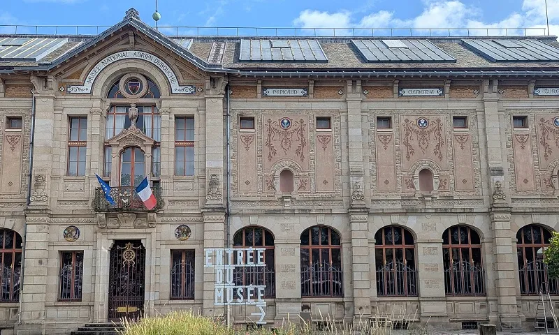 Bảo tàng Pháp bị trộm, mất loạt đồ sứ trị giá 11 triệu USD 