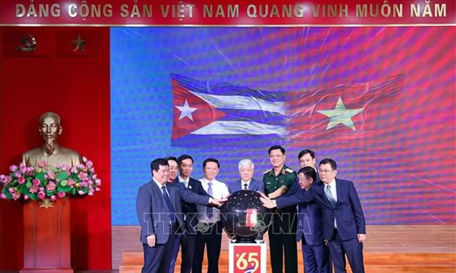 Hơn 400 tỉ đồng ủng hộ Cuba sau chưa đầy một tháng phát động