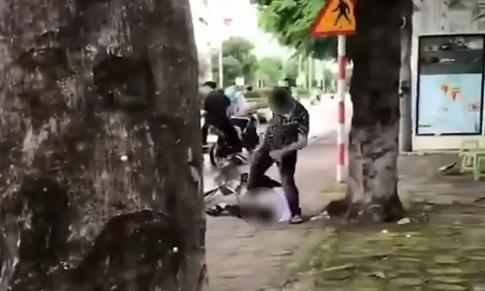 Khởi tố thiếu niên tham gia hành hung bạn học dẫn đến co giật