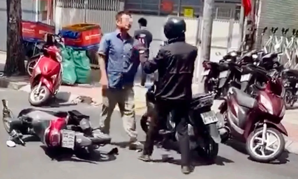 Xác minh người đàn ông trong 2 clip có nội dung gây bức xúc trên mạng xã hội