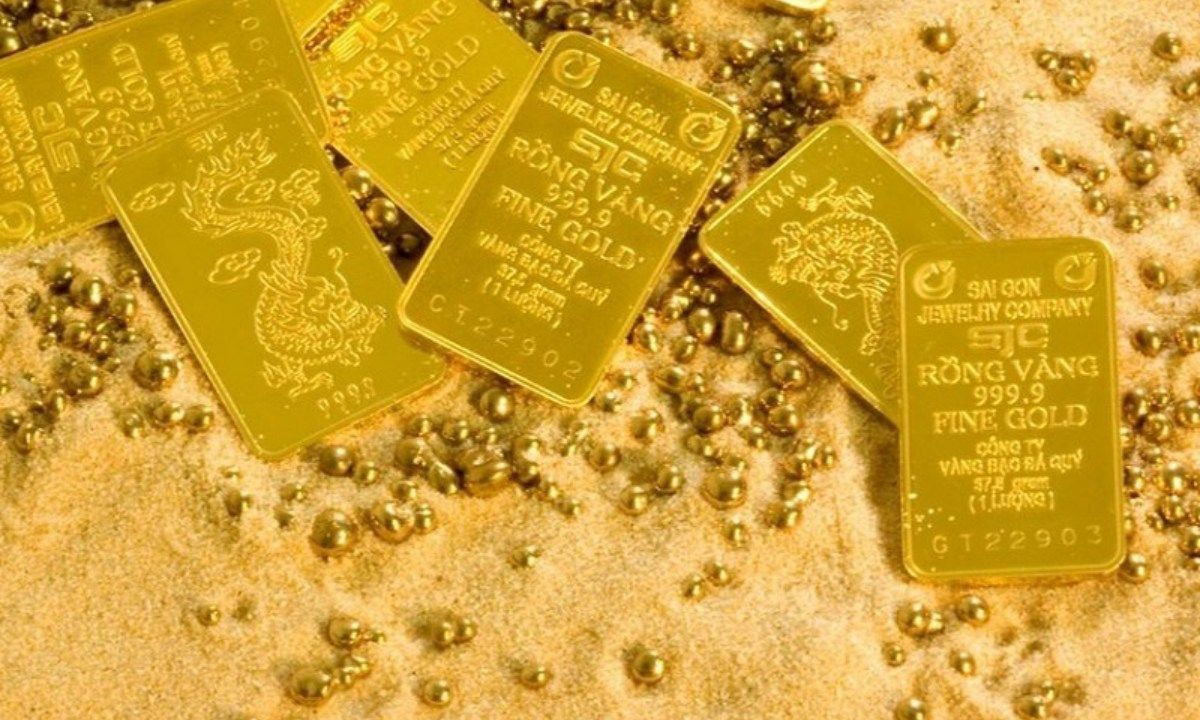 Giá vàng SJC phá đỉnh, vọt lên 134,4 triệu đồng/lượng