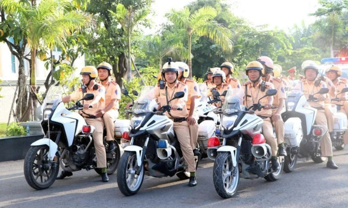 TPHCM: CSGT đồng loạt ra quân giữ an toàn mùa tựu trường