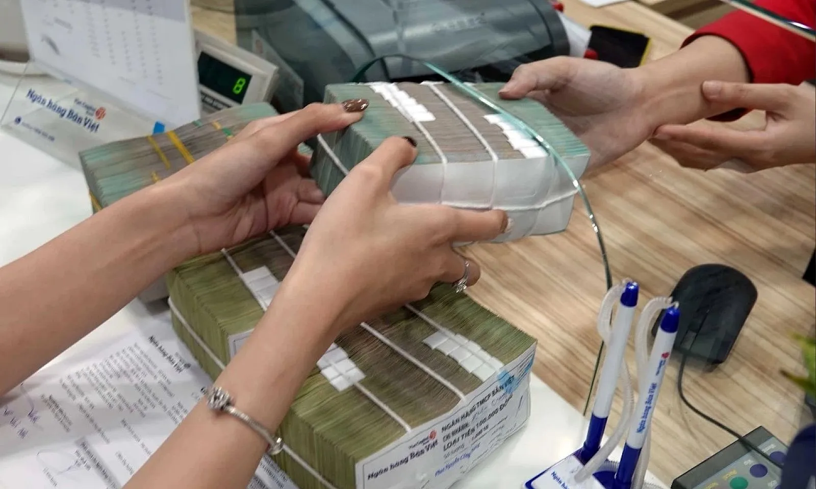 Bộ Tài chính nói gì về việc giữ thuế TNCN ở mức 35%?