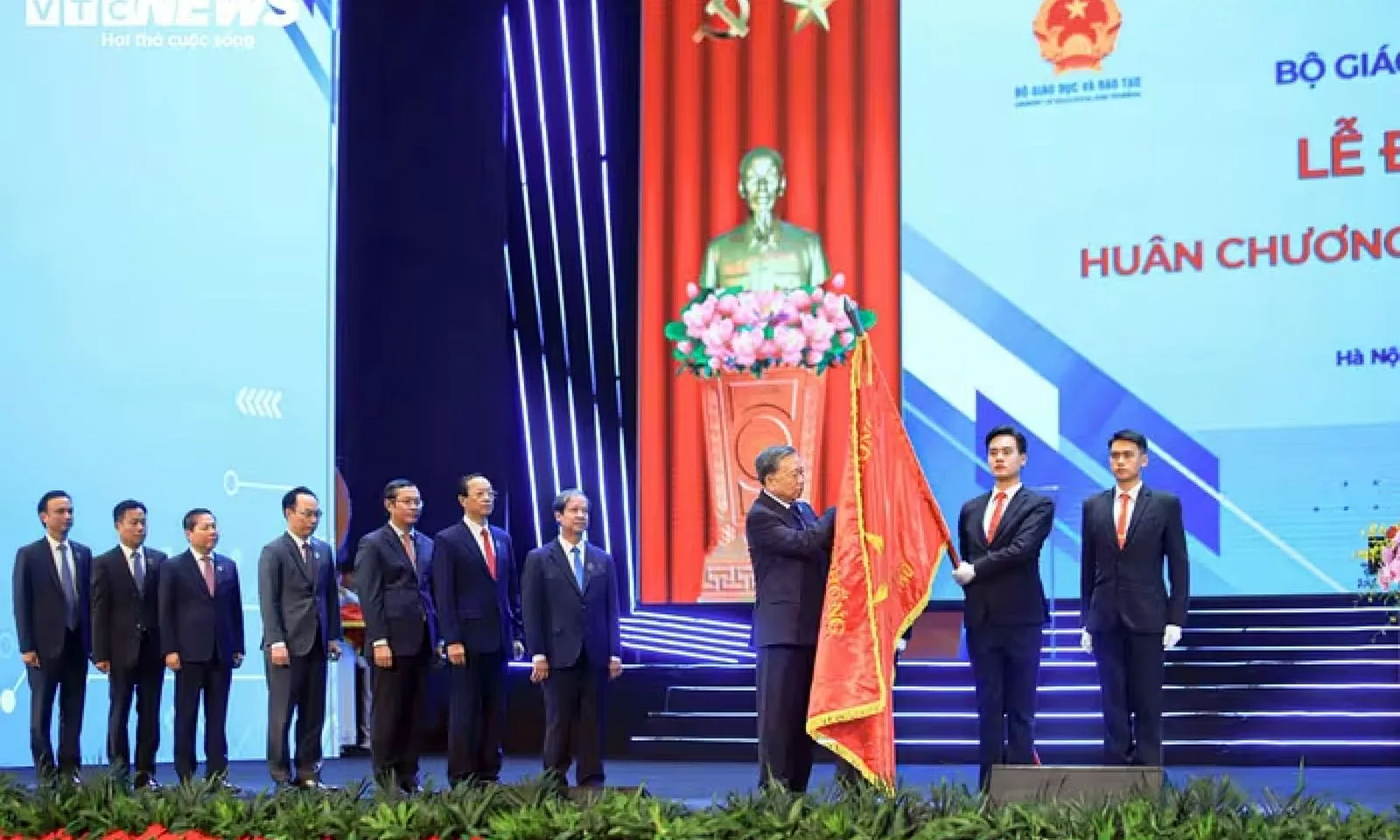 to lam trao huan chuong_voh