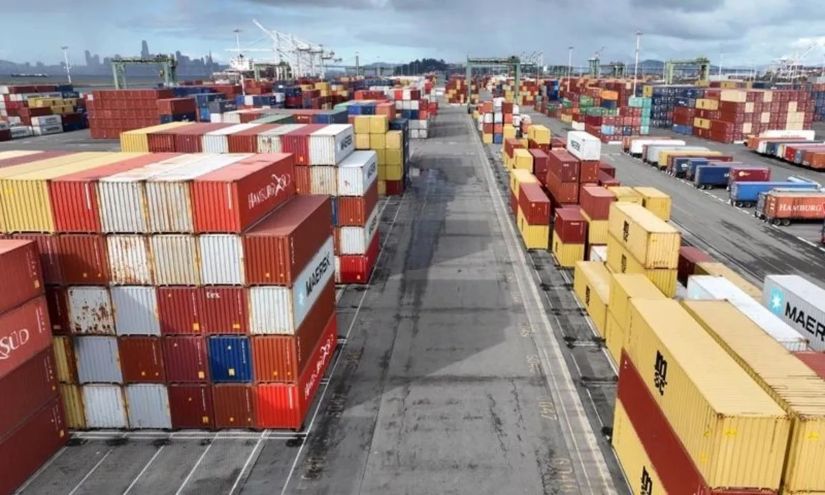 Ông Trump ký sắc lệnh miễn thuế quan cho 45 mặt hàng