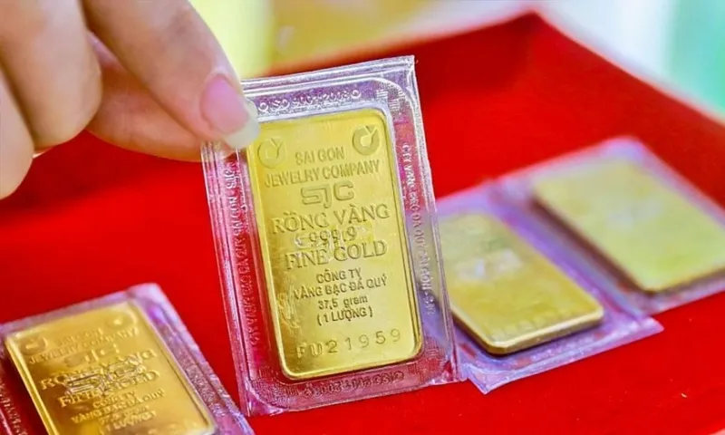 Giá vàng leo dốc, tăng hơn 40% từ đầu năm