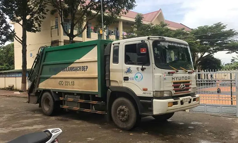 Bị xe thu gom rác va chạm trong trường học, một học sinh lớp 6 tử vong