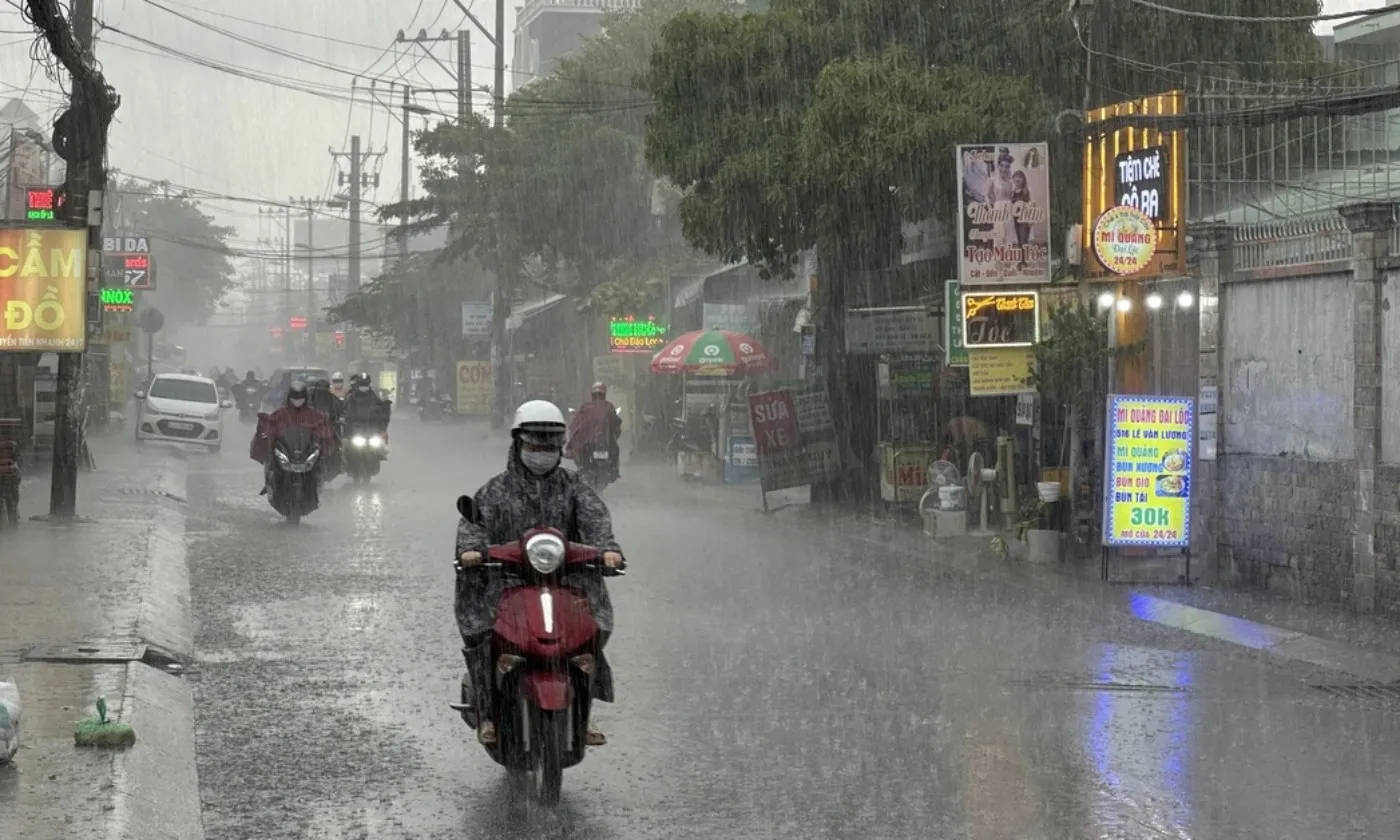 Thời tiết 6/9: Bắc Bộ nắng nóng, Trung và Nam Bộ mưa lớn