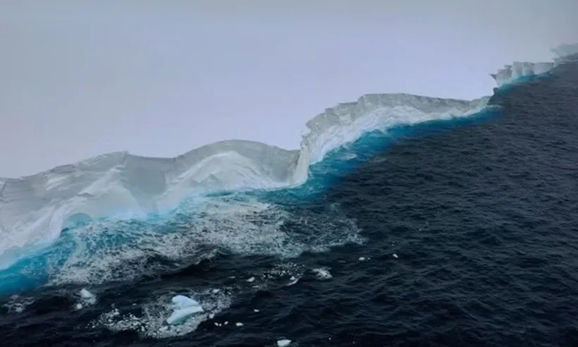 Tảng băng trôi lớn nhất thế giới A23a sắp tan rã hoàn toàn