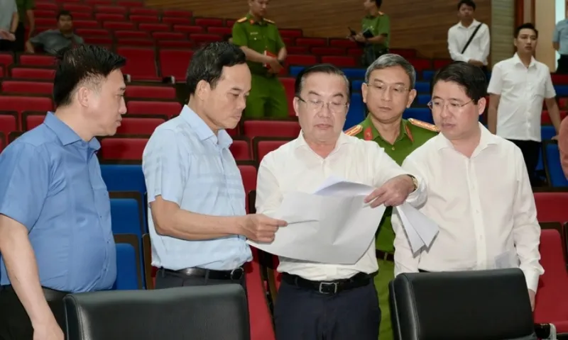 Bí thư Thành ủy TPHCM khảo sát công tác chuẩn bị Đại hội Đảng bộ thành phố